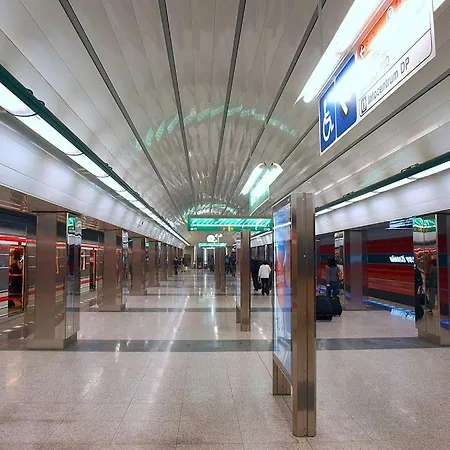 Cozy At Metro Station, Private Bathroom, 9minutes Oldtown, 15minutes Airport, Wifi *