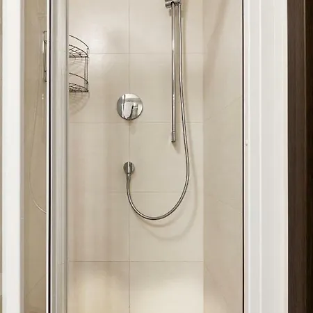 Homestay Cozy At Metro Station, Private Bathroom, 9minutes Oldtown, 15minutes Airport, Wifi Prague