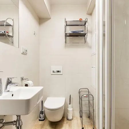 Cozy At Metro Station, Private Bathroom, 9minutes Oldtown, 15minutes Airport, Wifi Homestay *