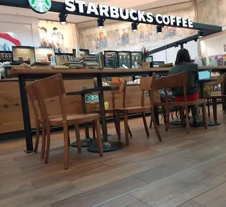 Cozy At Metro Station, Private Bathroom, 9minutes Oldtown, 15minutes Airport, Wifi 民宿 布拉格