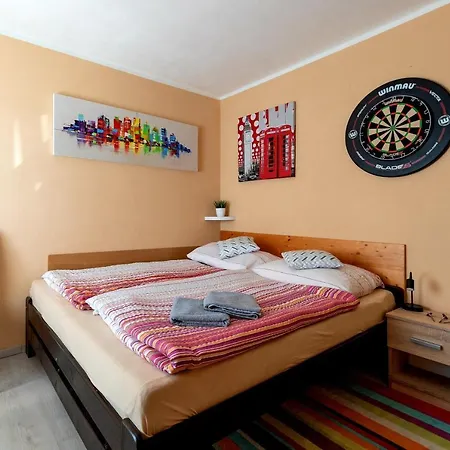 Alloggio in famiglia Cozy At Metro Station, Private Bathroom, 9minutes Oldtown, 15minutes Airport, Wifi *
