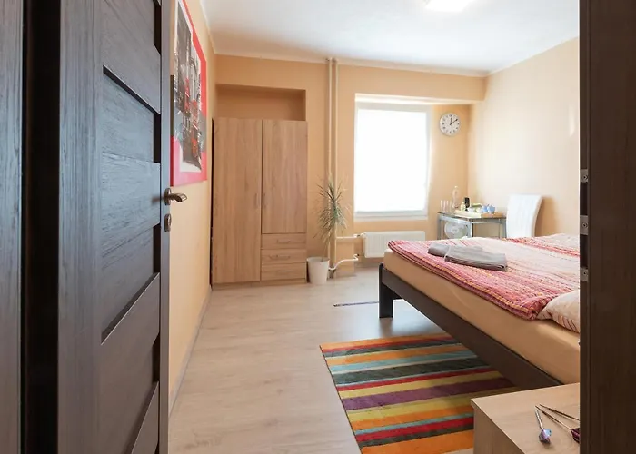 Cozy At Metro Station, Private Bathroom, 9minutes Oldtown, 15minutes Airport, Wifi Praga