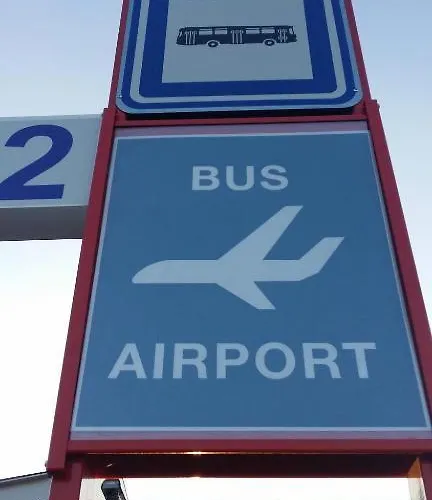 Cozy At Metro Station, Private Bathroom, 9minutes Oldtown, 15minutes Airport, Wifi Alloggio in famiglia
